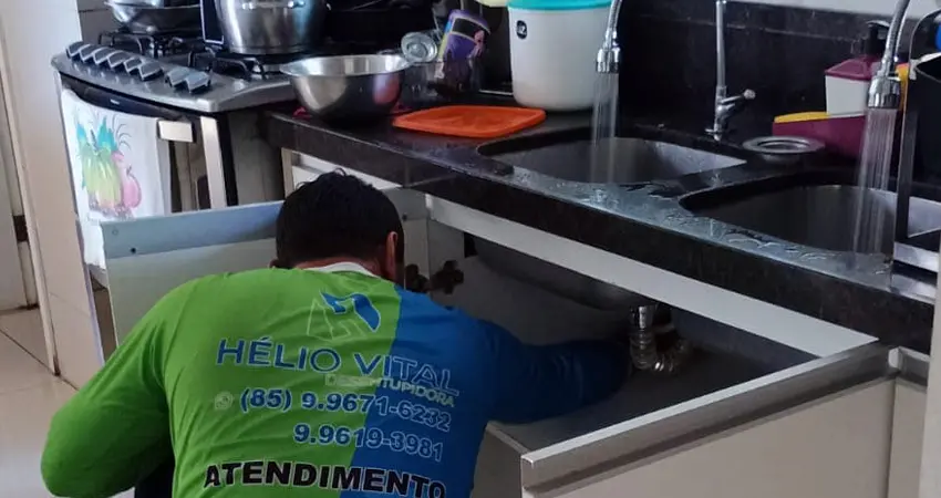 Desentupimento de Caixa acoplada - Desentupidora Hélio Vital: sua caixa entupida tem solução! Ligue já para nossa centra e solicite orçamento