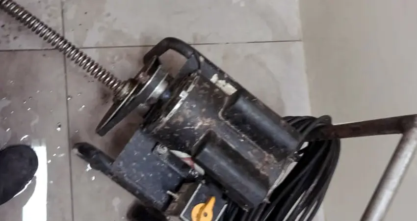 Desentupidor de pia - Desentupidora Hélio Vital em Fortaleza - CE: a pia quando entpode traz dor de cabeça, chma 24 horas a equipe emergencial